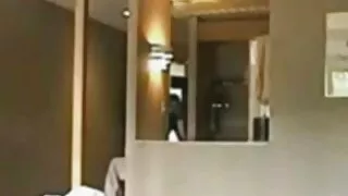 கடுமையான முதலாளி தனது கிளாசிக் காமம் கடை ஊழியரை கடுமையாக புணர்ந்தார்