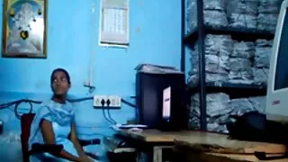 பெரிய கழுதையுடன் மில்ஃப் எண்ணெயால் பூசப்பட்டு ஹங்கிக்கு வழங்கப்பட்டது அவளுக்கு சிற்றின்ப ஆபாச
